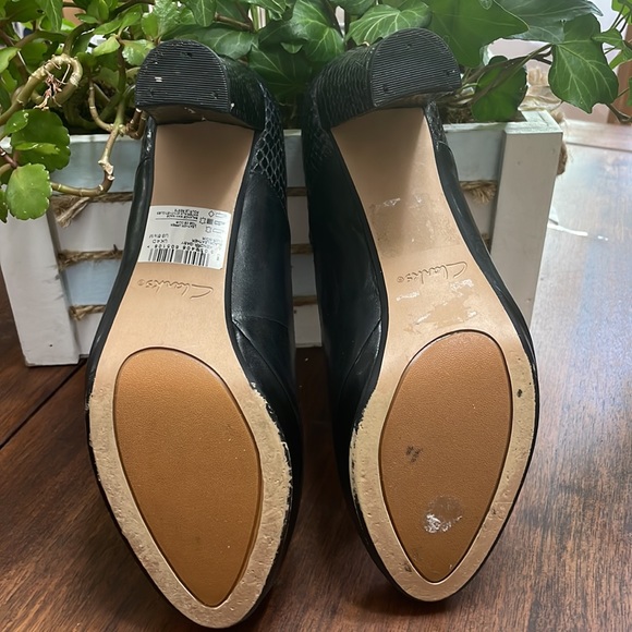 Clarks Leather Heels - Picture 5 of 8
